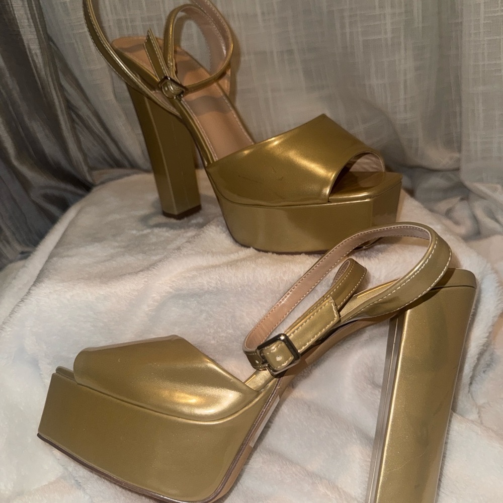 Elegant Gold Platform Heels